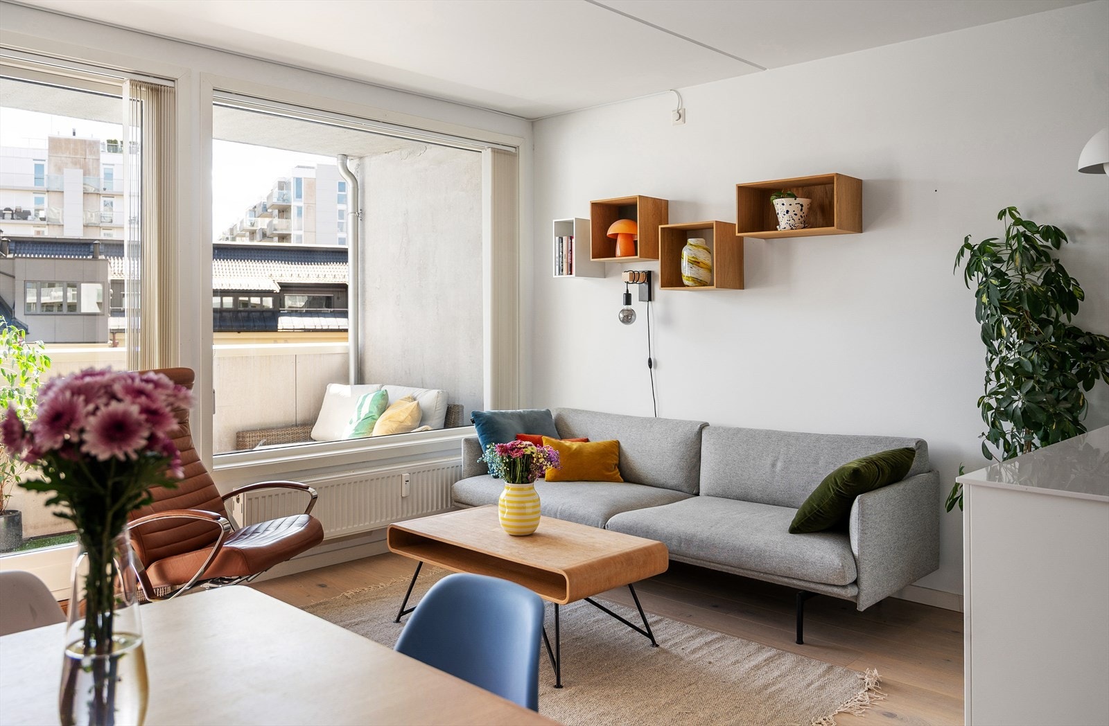 En lys og innbydende 2-roms selveierleilighet med sørvendt balkong. Galleribilde