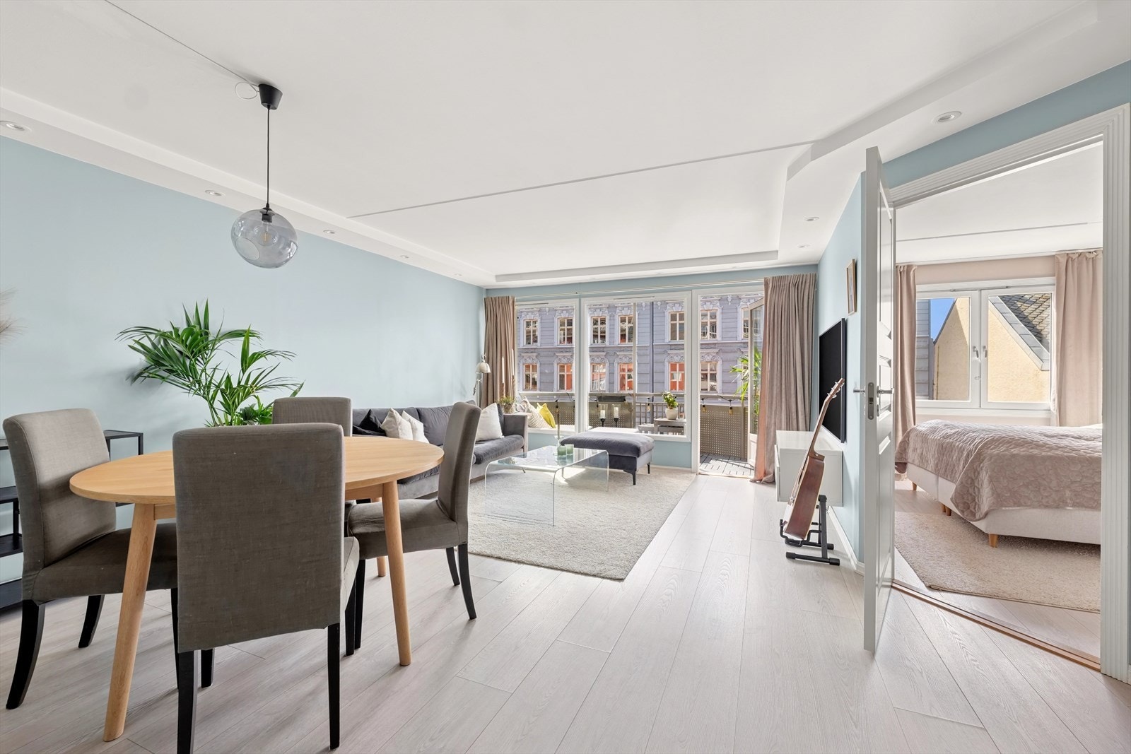 God planløsning og store, gode rom gjør leiligheten enkel å møblere Galleribilde