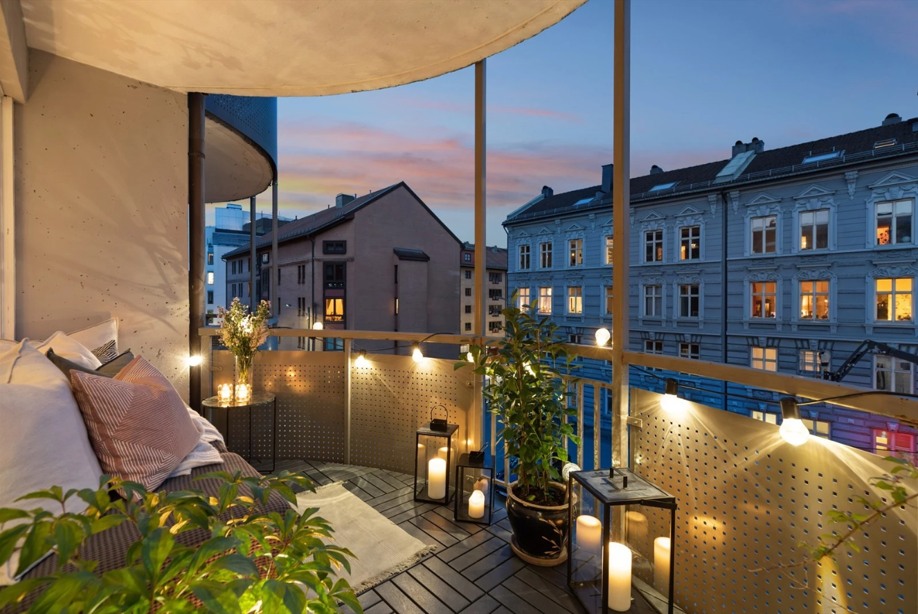 Koselig kveldsstemning på balkongen Galleribilde