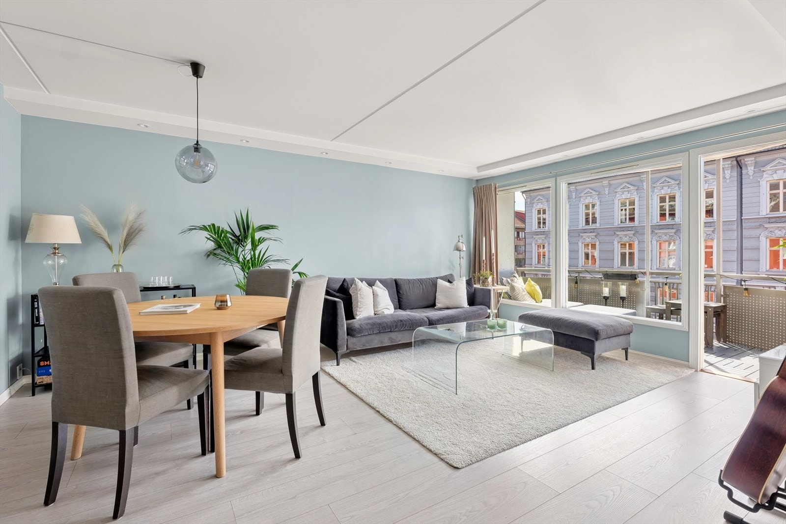 Her har du også plass til langbord for spesielle anledninger Galleribilde