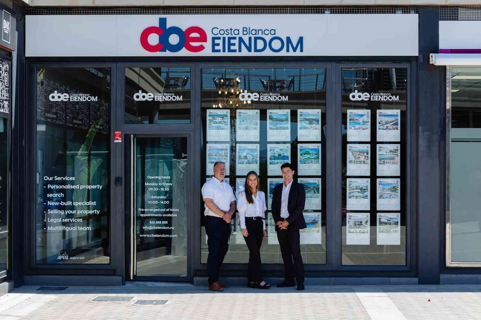 Vårt kontor på Gran Alacant - ring oss på +34 865 888 888 for et møte! Galleribilde