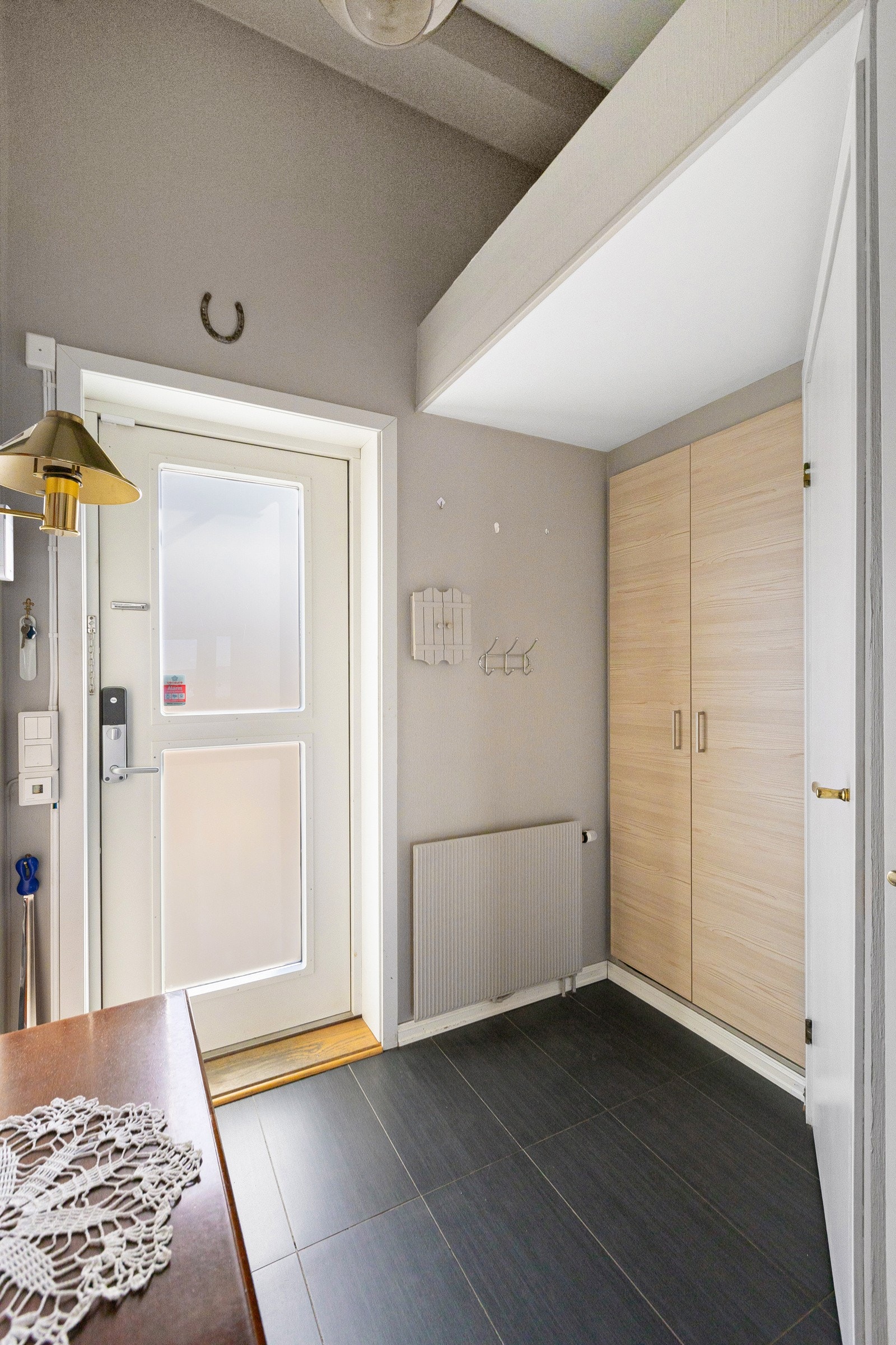 Fliser på gulv med varmekabler Galleribilde