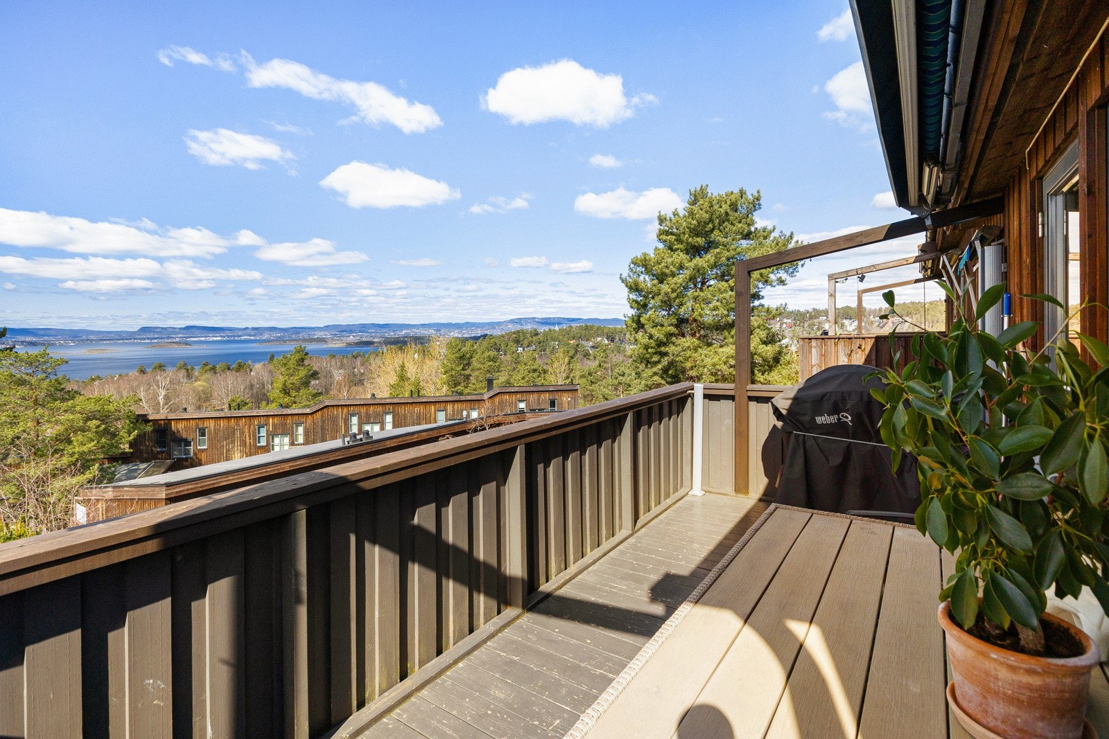 Skjermvegg på ene siden til å dra ut Galleribilde