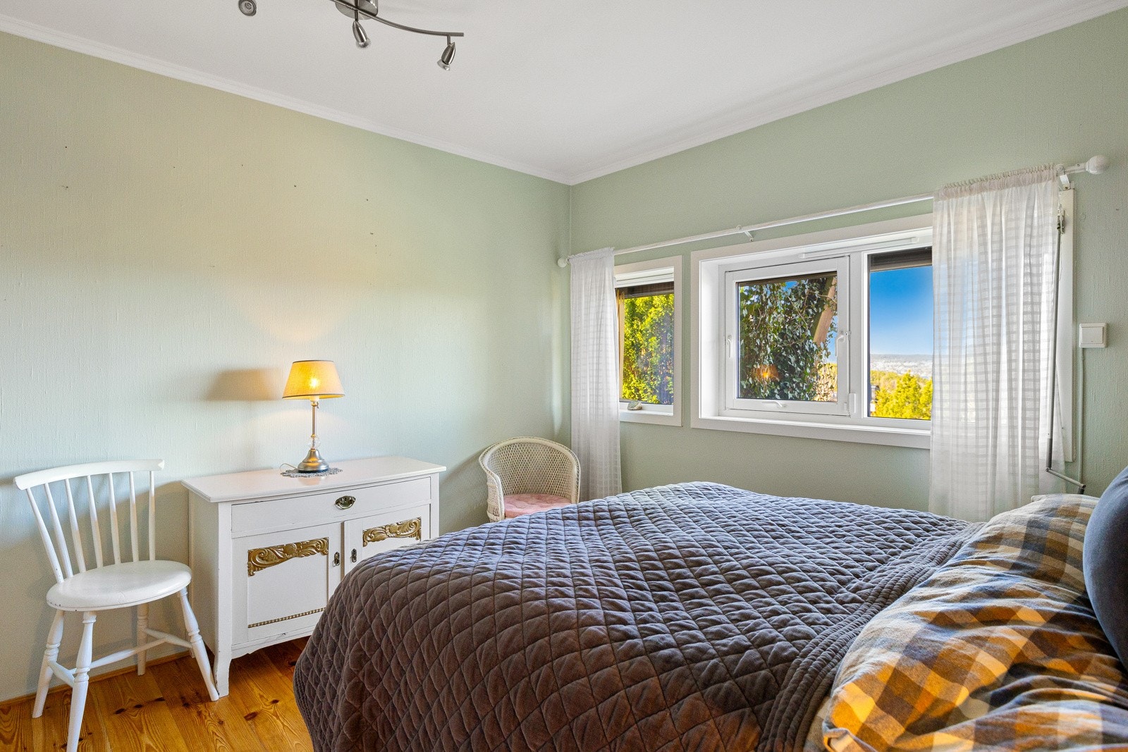 Soverommene vender mot trafikkfritt og stille område Galleribilde