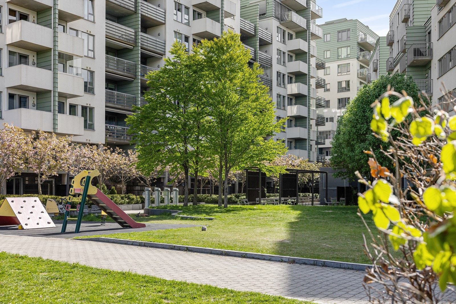 Borettslaget har flotte opparbeidede utearealer. Galleribilde