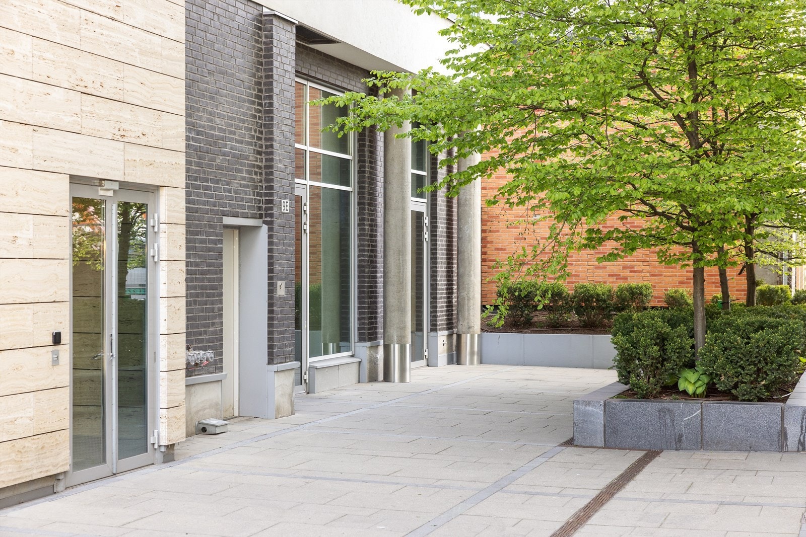 Eiendommen stod ferdig i 2008 og ligger sentralt til med Majorstuen t-bane, buss og trikkestasjon rett ned i gata. Galleribilde