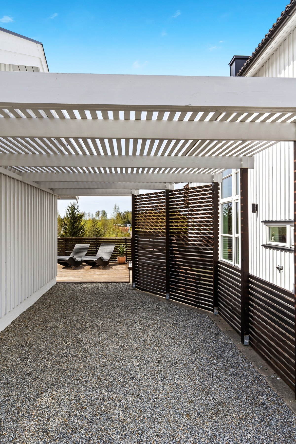 Carport i tillegg til dobbel garasje Galleribilde