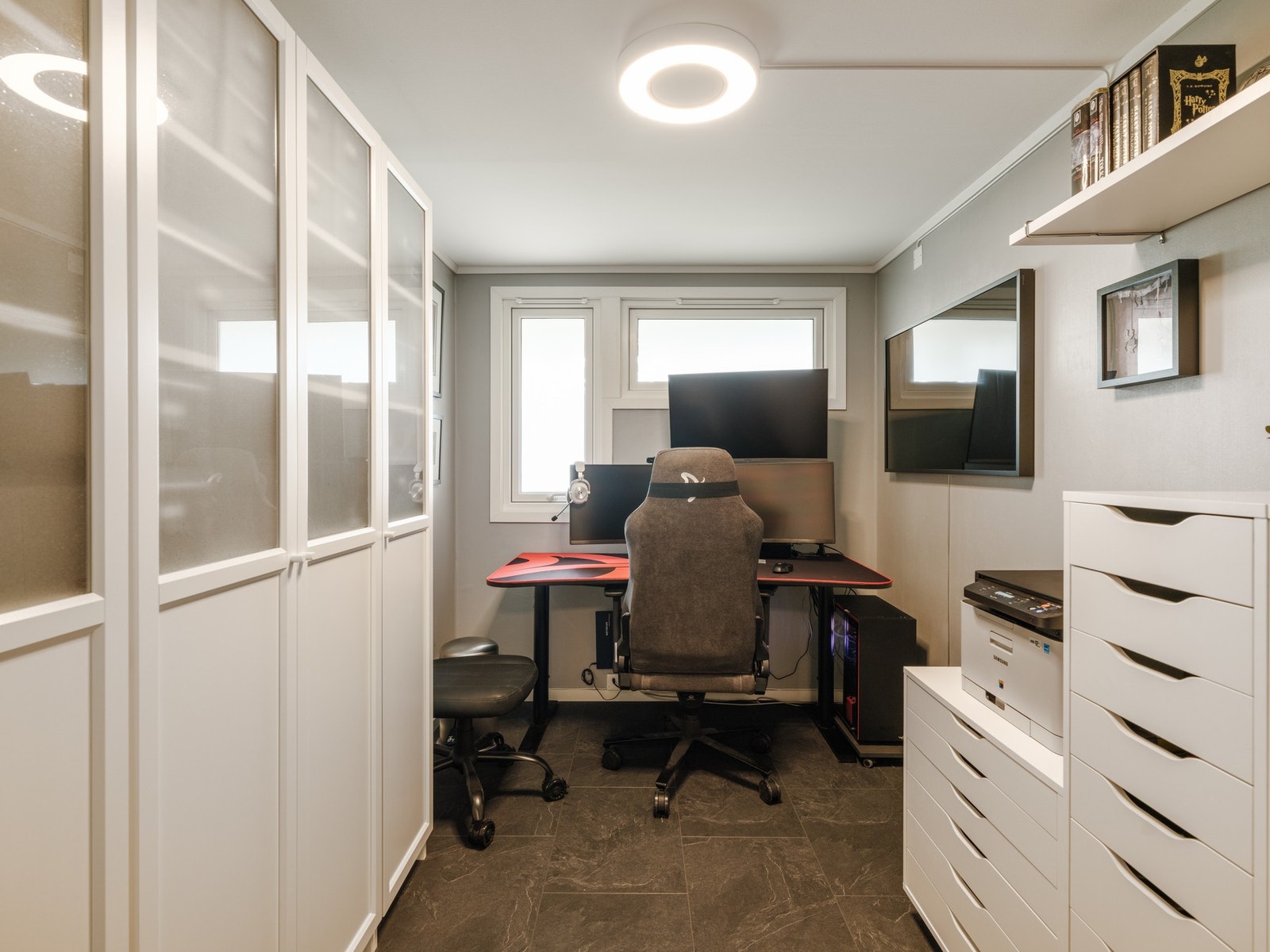 Boligens tredje soverom. Innredet i dag som kontor. Galleribilde