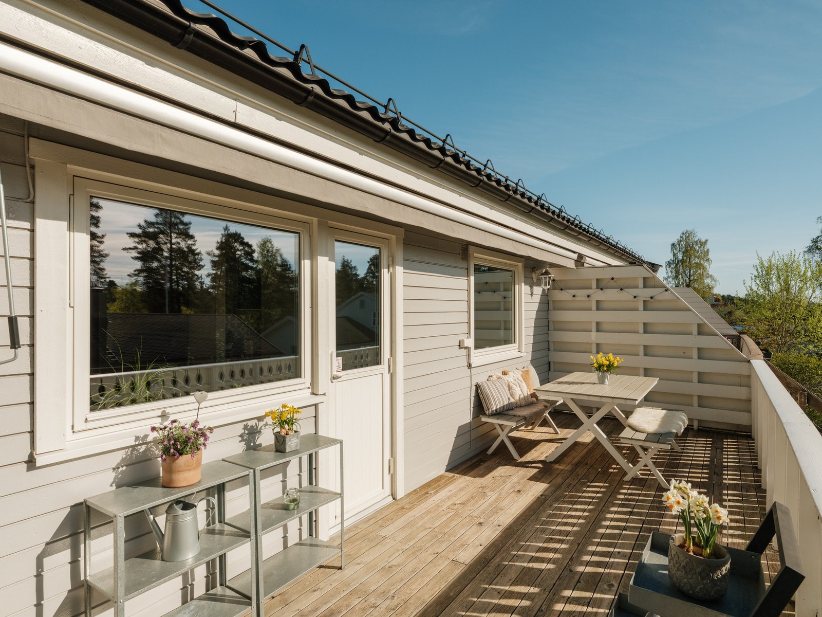 Fasaden på rekkehuset ble malt i 2018 i regi av sameiet. Galleribilde