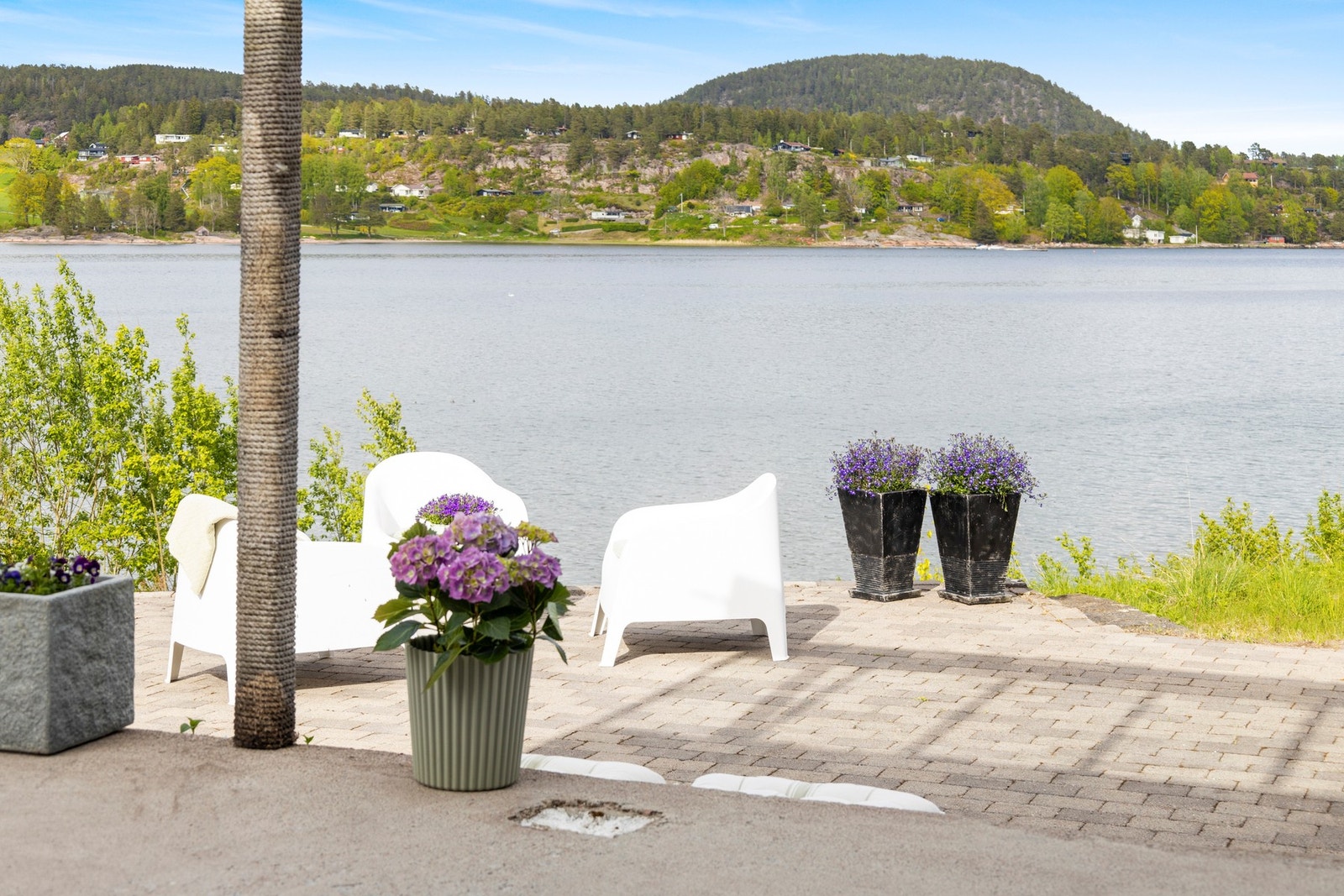 Fantastisk utsikt på deilige sommerdager. Galleribilde