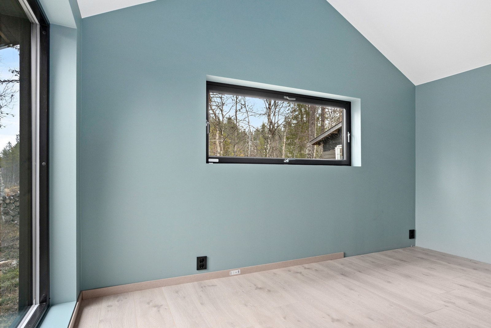 Soveromsbredden er på 192 cm som gir deg plass til en stor dobbeltseng Galleribilde