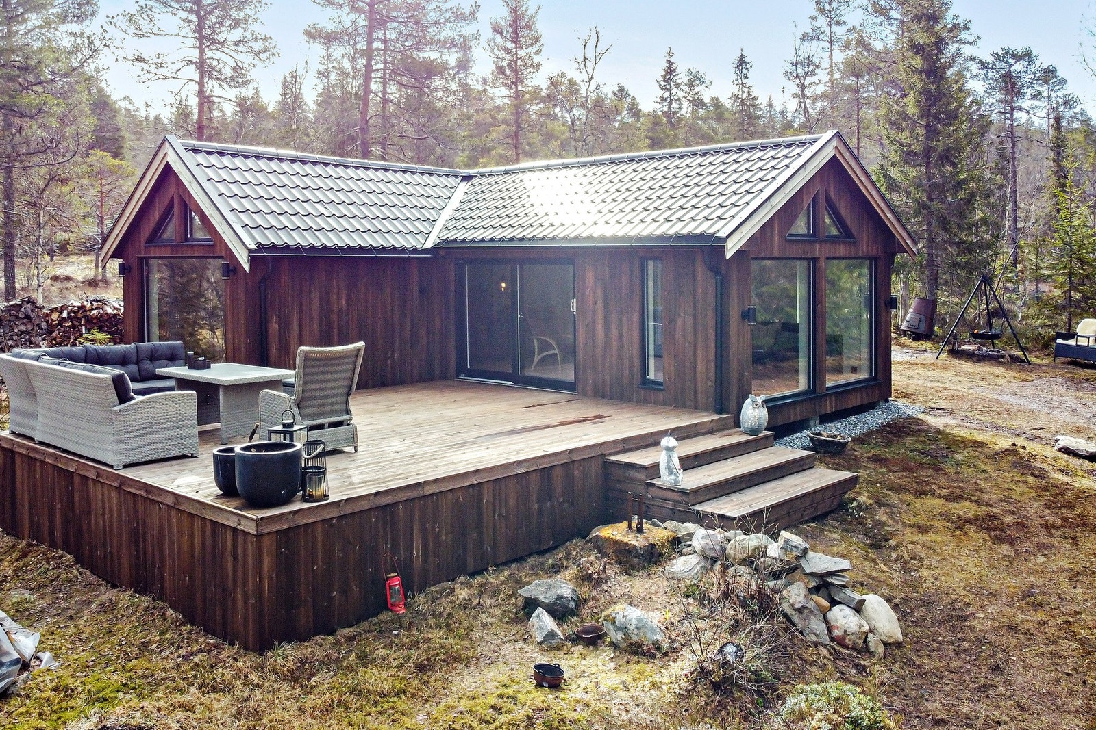 Hytta er totalrenovert i perioden 2020 til 2024. Det er også innkjøpt pipehatt som er tilpasset av blikkenslager. Galleribilde
