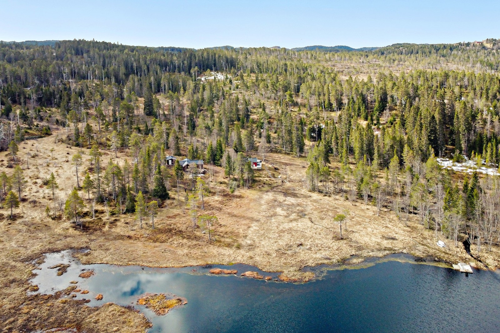 Det følger også med en ro-båt som er perfekt til å bruke på vannet. Galleribilde