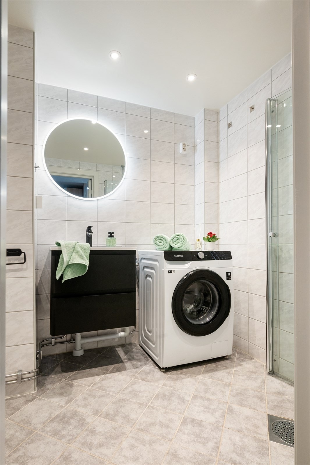 Badet ble renovert i regi av borettslaget i 2016, soilrør ble byttet i den forbindelse. Galleribilde