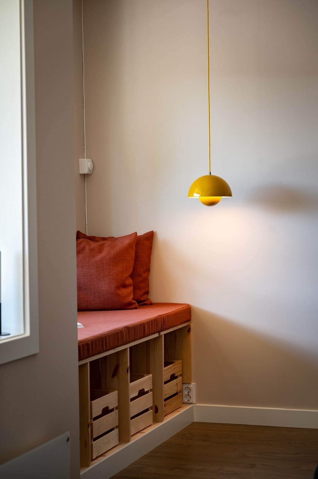 Denne koselige kroken gir rommet en ekstra touch av hygge og er ideell for avslapning og ro. Galleribilde