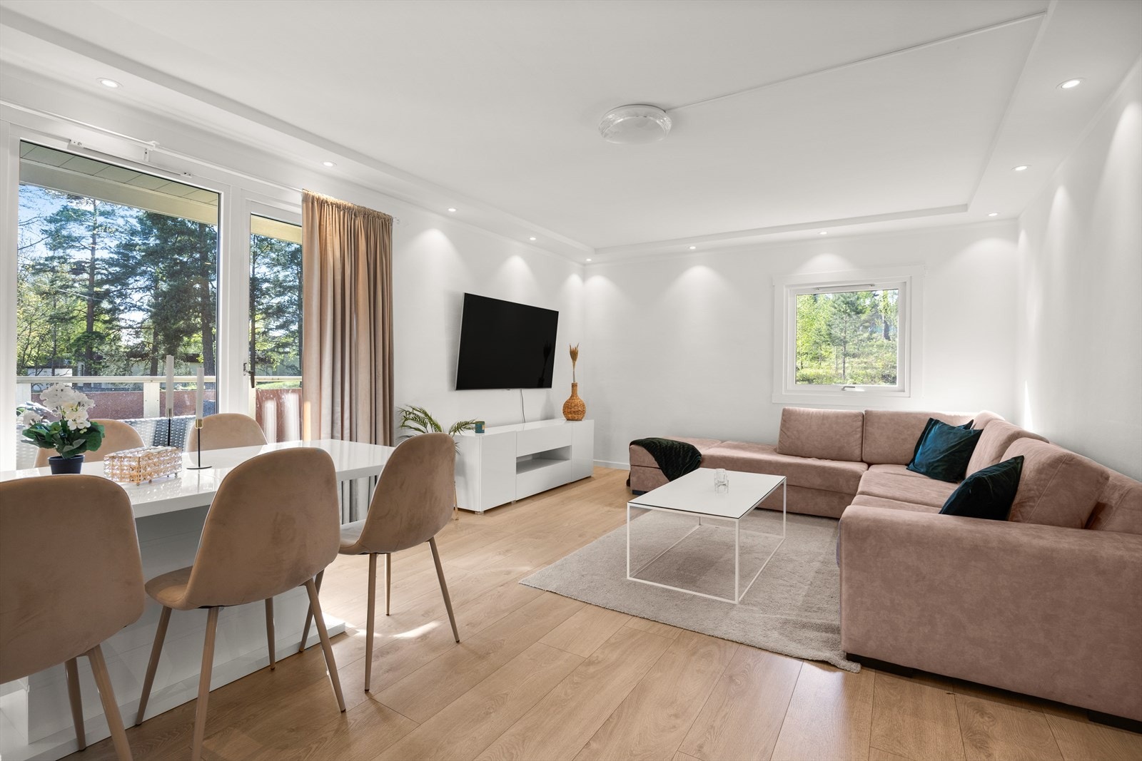 Velkommen til Sletteløkka 30! Presenteres av Arsalan Syed V/ EiendomsMegler1. Galleribilde