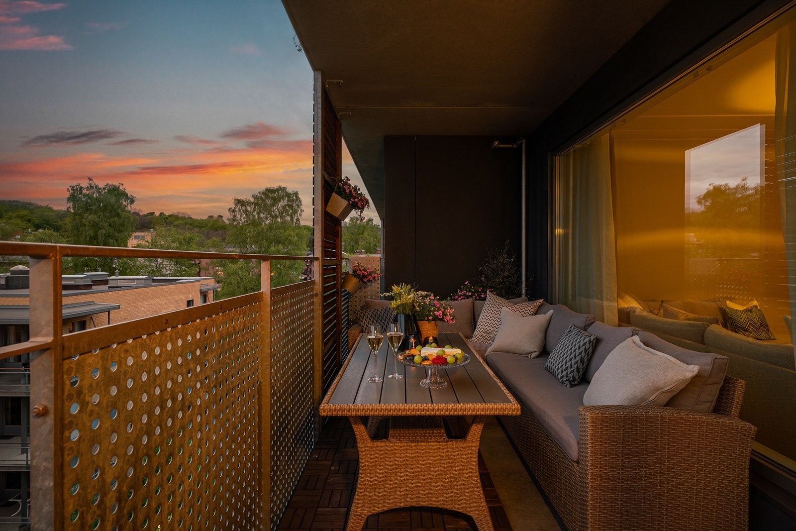 Kveldsstemning på balkongen. Galleribilde