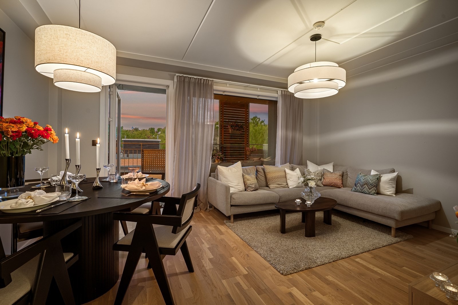 Her kan du nyte en bedre middag med utsikt over nabolaget. Galleribilde