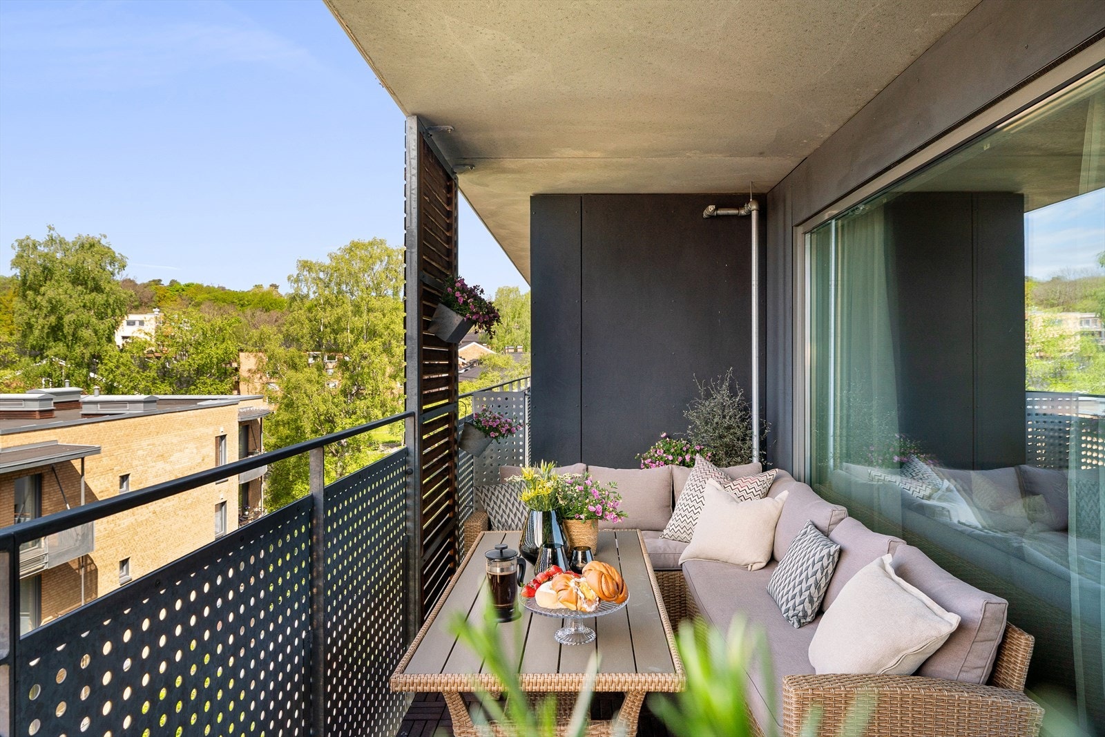 Med gode solforhold kan du nyte en varm sommerkveld på balkongen. Galleribilde