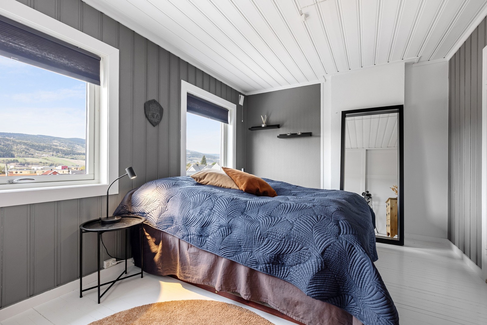 Hovedsoverommet med god plass til dobbeltseng. Galleribilde
