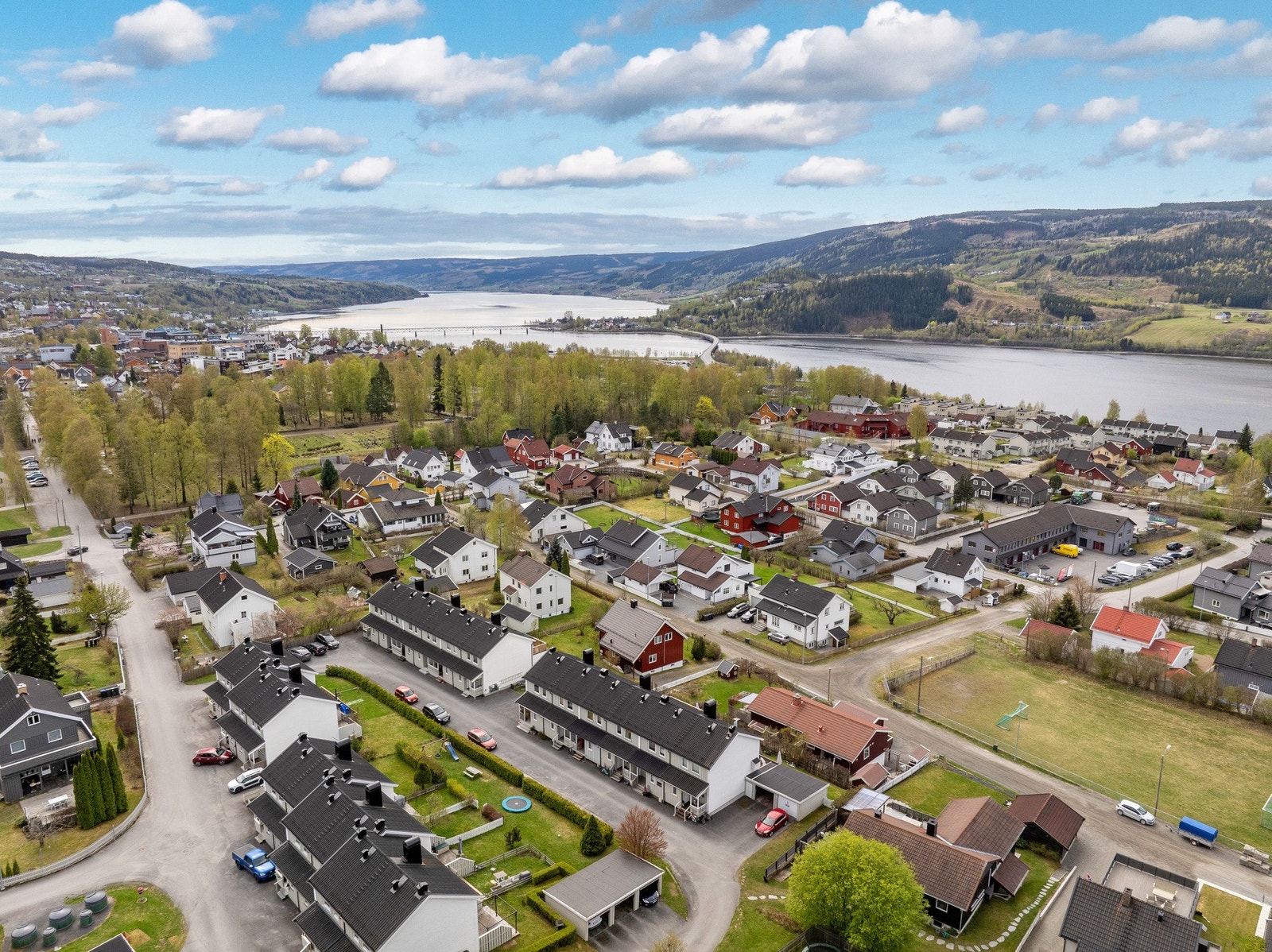 Området er ideelt for barnefamilier, med kort vei til både skoler og barnehager. Galleribilde