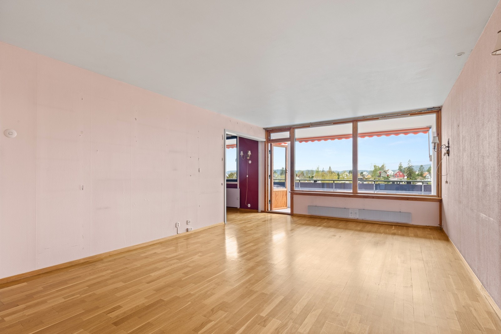 Romslig og luftig stue. Galleribilde