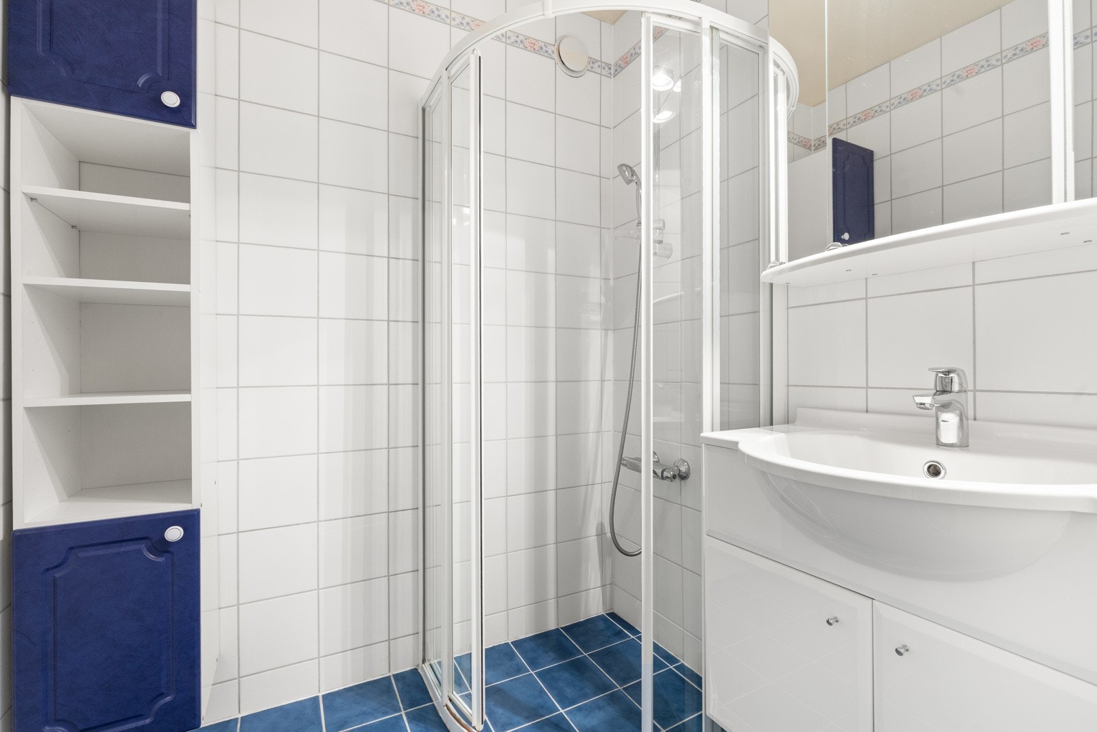 Flislagt baderom. Galleribilde