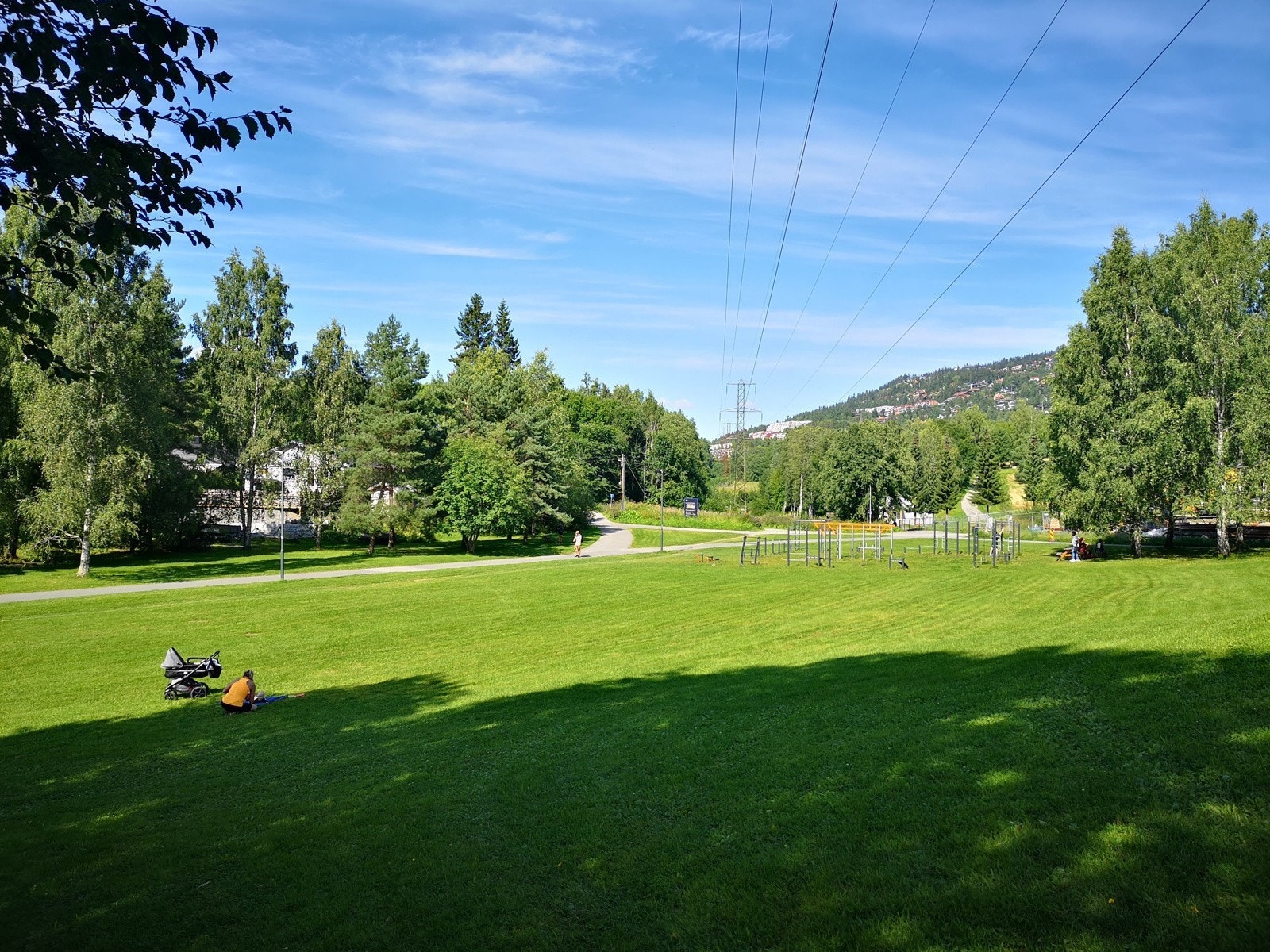 Mærradalen-Parken, borettslagets nærmeste nabo og starten på enhver aktivitet. Galleribilde
