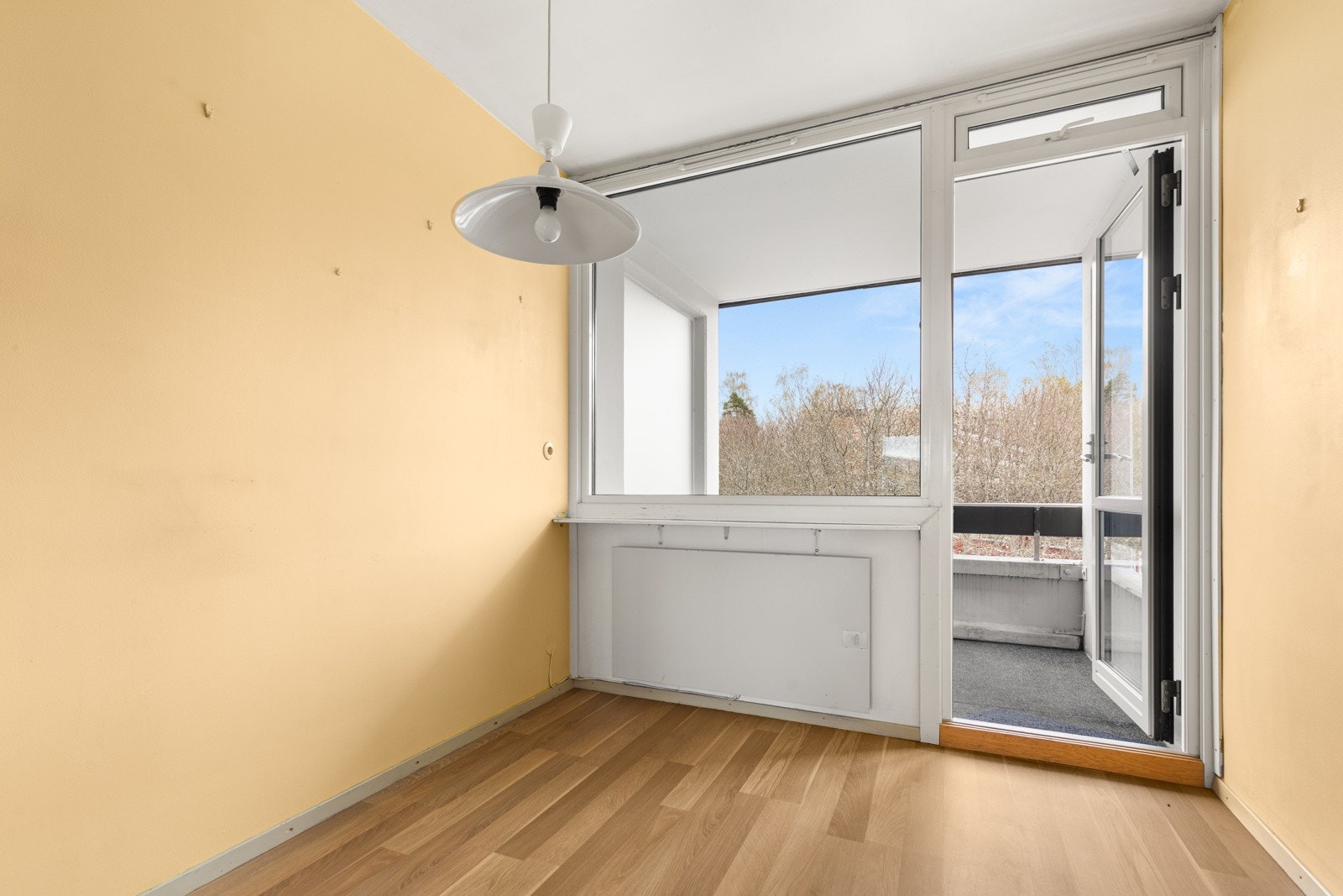 Dagens planløsning muliggjør etablering av et ekstra soverom ved kjøkkenet. Galleribilde