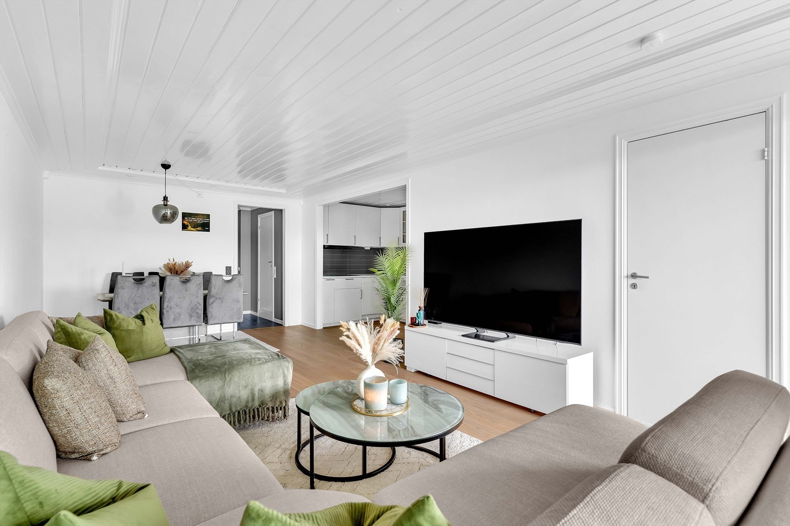 Dette er en lys og innbydende 2-roms leilighet beliggende i byggets 3. etasje. Galleribilde