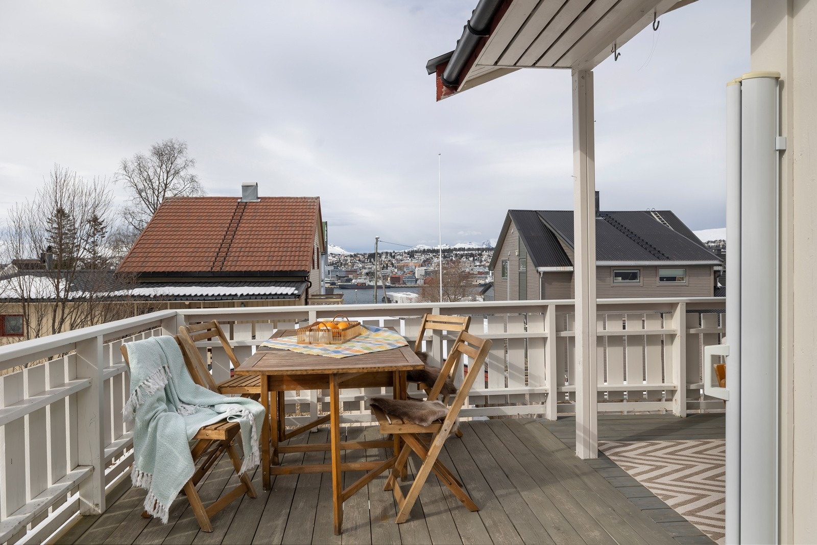 Her nytes lange soldager i le for vær og vind Galleribilde