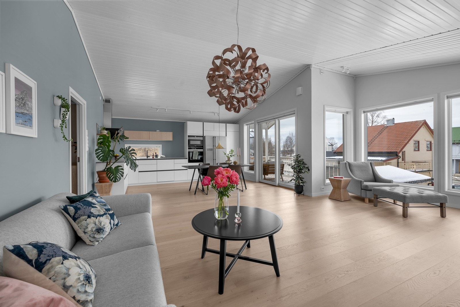 Storhaug + Partnere AS har gleden av å presentere flotte Grøtsundvegen 13, en meget sentralt beliggende bolig i hjertet av Tromsdalen Galleribilde