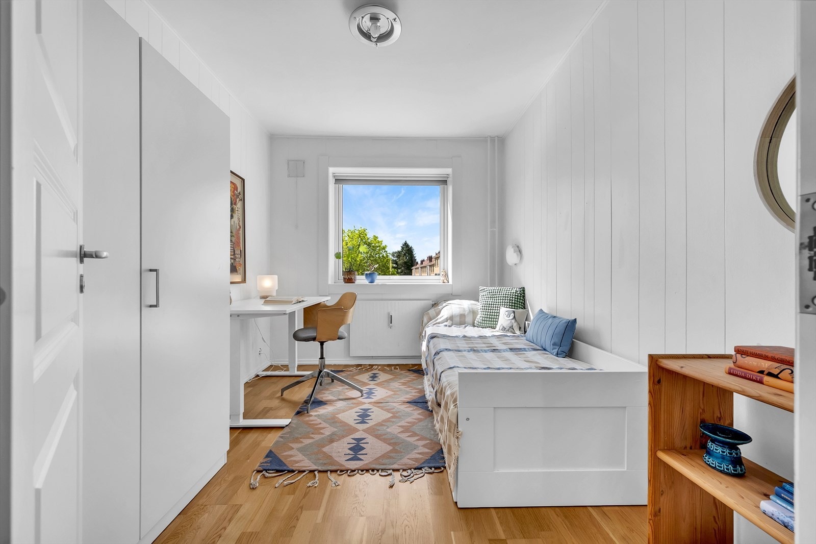 Soverom 2 passer ypperlig som barnerom, gjesterom eller hjemmekontor. Galleribilde