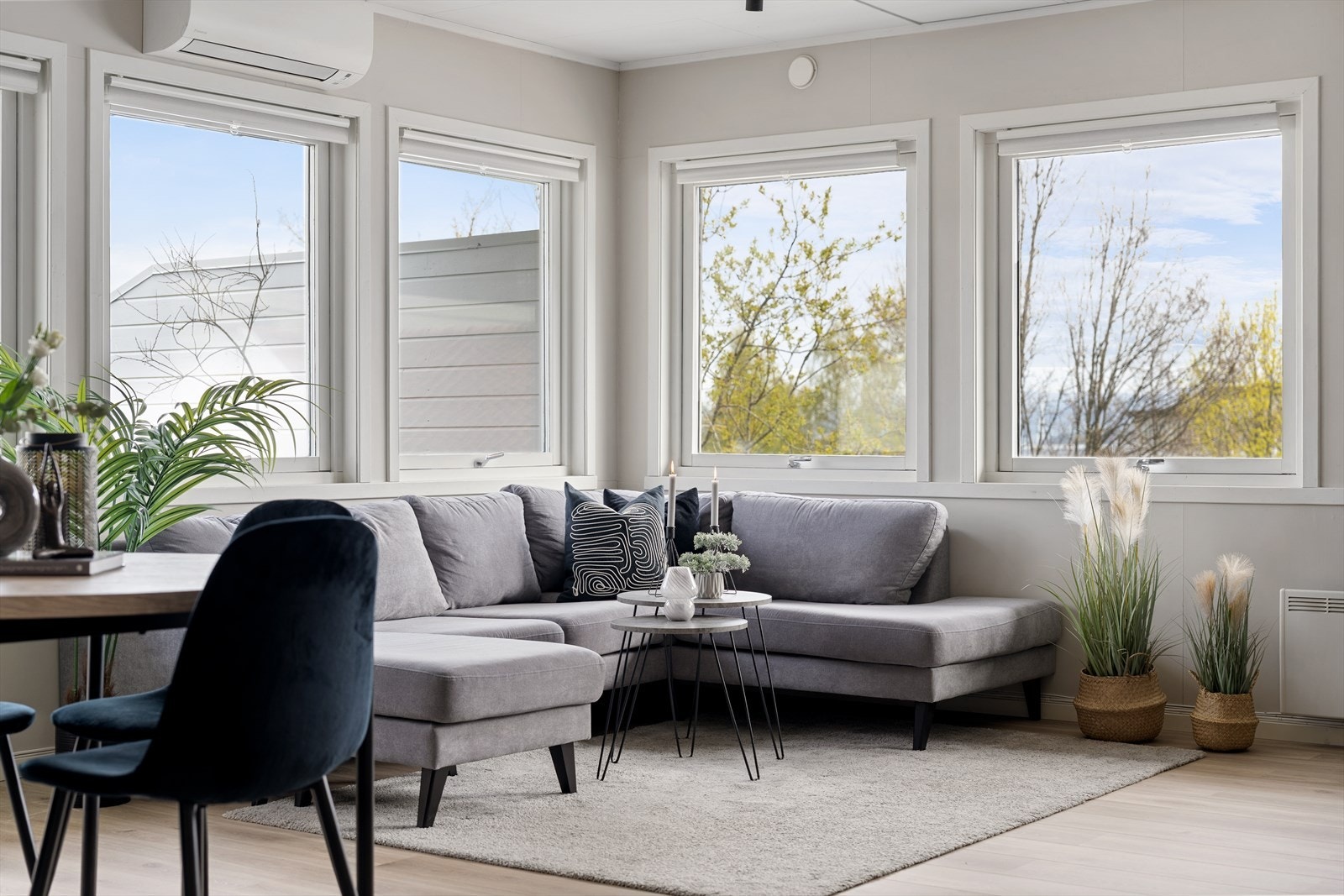 Fra stuen har man direkte utgang til boligens terrasse. Galleribilde