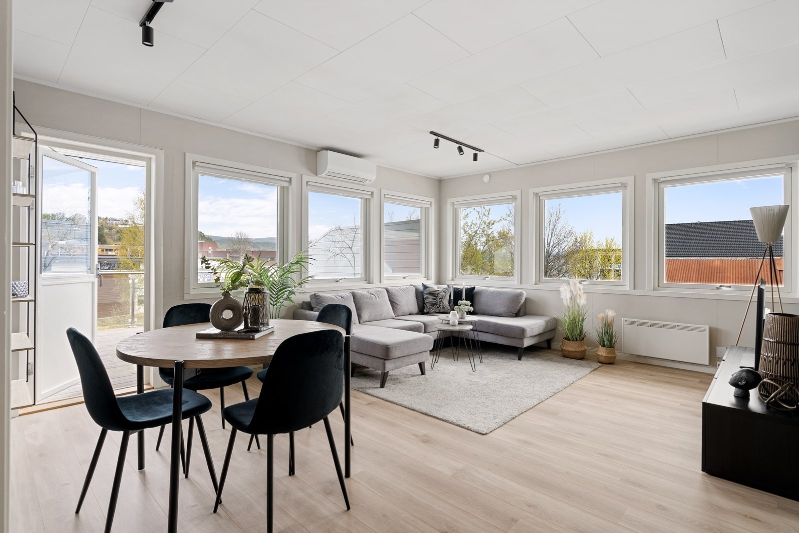 Velkommen til Øragata 9A og en pen 3-roms med svært attraktiv beliggenhet. Galleribilde