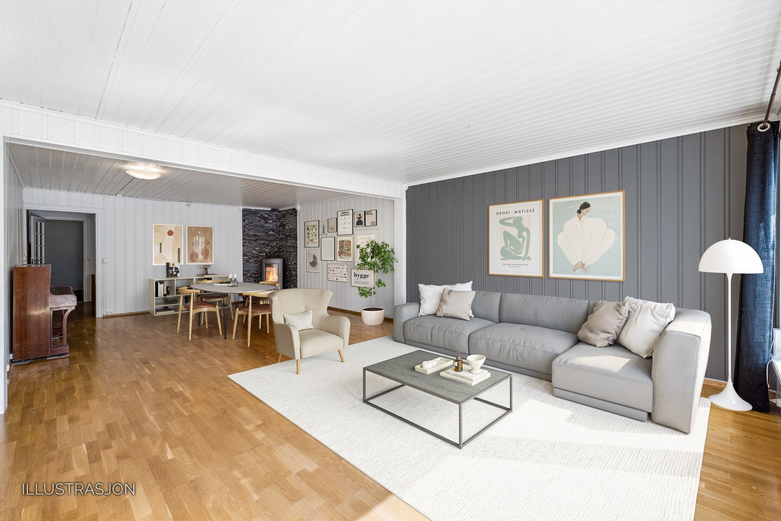 I stuen er det en nyere meget god peisovn, som holder god varme i huset på sene høst og vinterkvelder. Galleribilde