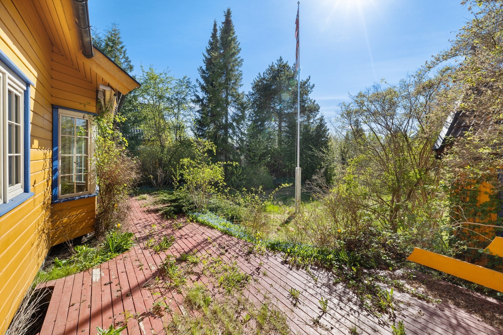 Vestvendt og solrik markterrasse. Galleribilde