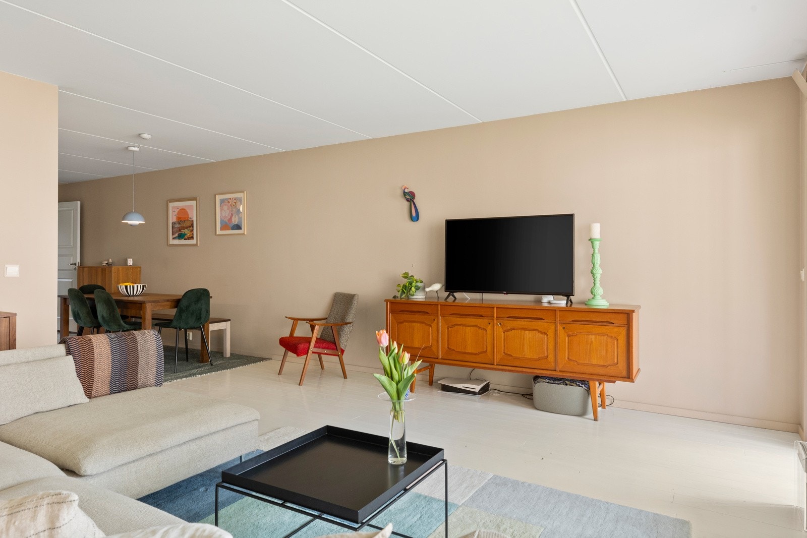 Leiligheten er malt i behagelig og tidsriktig farge. Galleribilde