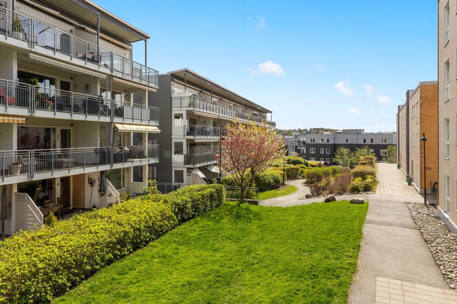 Dette er en ideell bolig for førstegangskjøpere, eldre, pendlere eller deg som ønsker en lettstelt og moderne leilighet i maritime omgivelser. Galleribilde