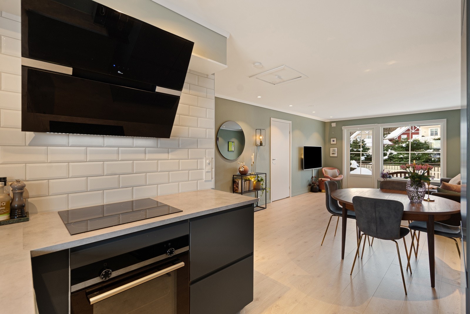 Flott kjøkken med innredning fra 2021 Galleribilde