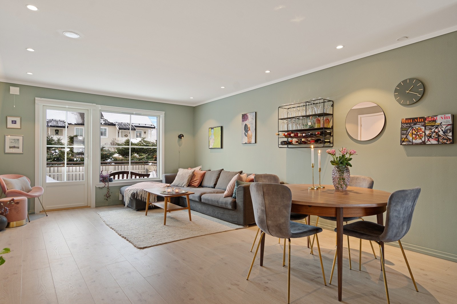 Topp moderne innredet leilighet med "flytt rett inn" standard Galleribilde