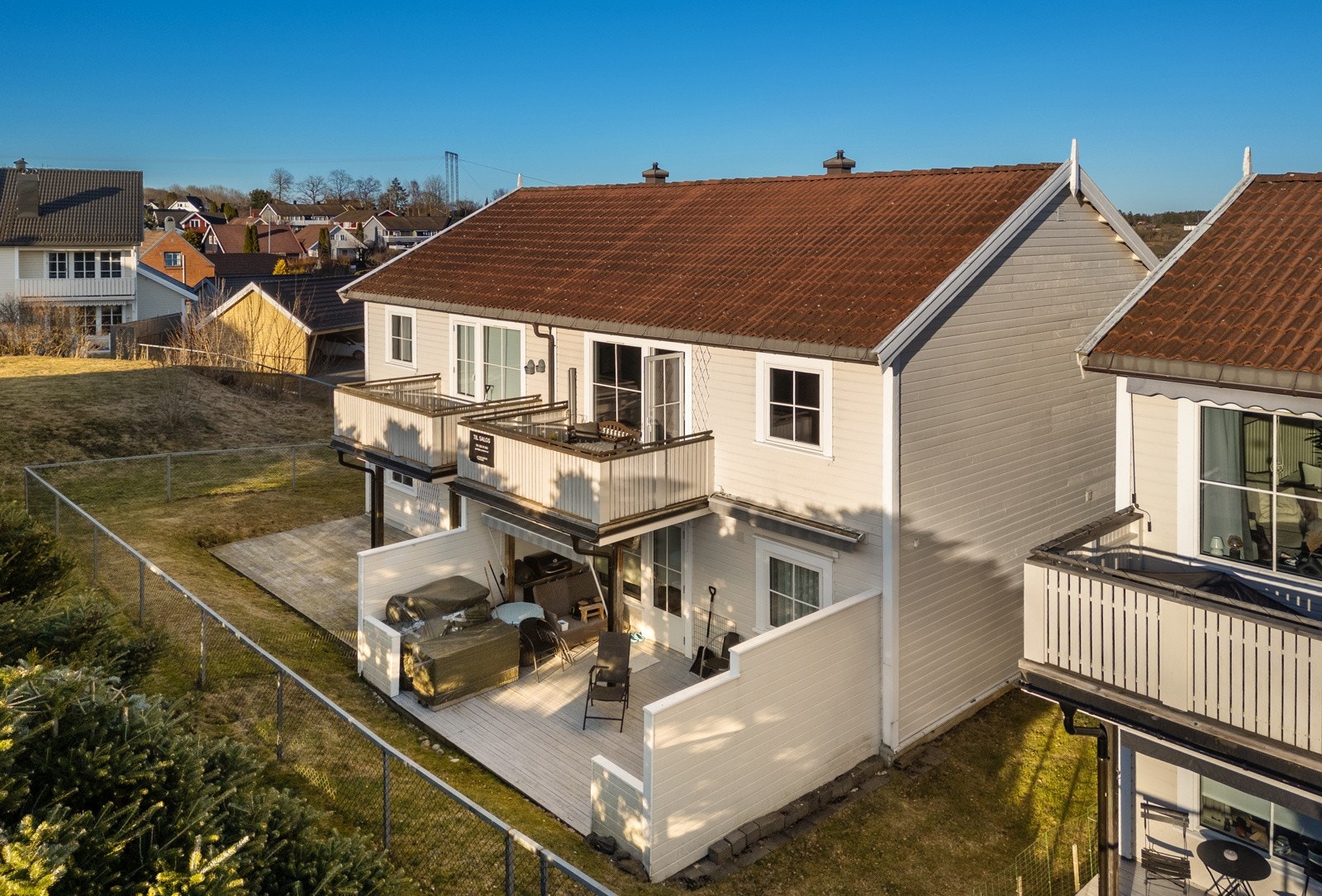 Vestvendt balkong med sen kveldssol Galleribilde