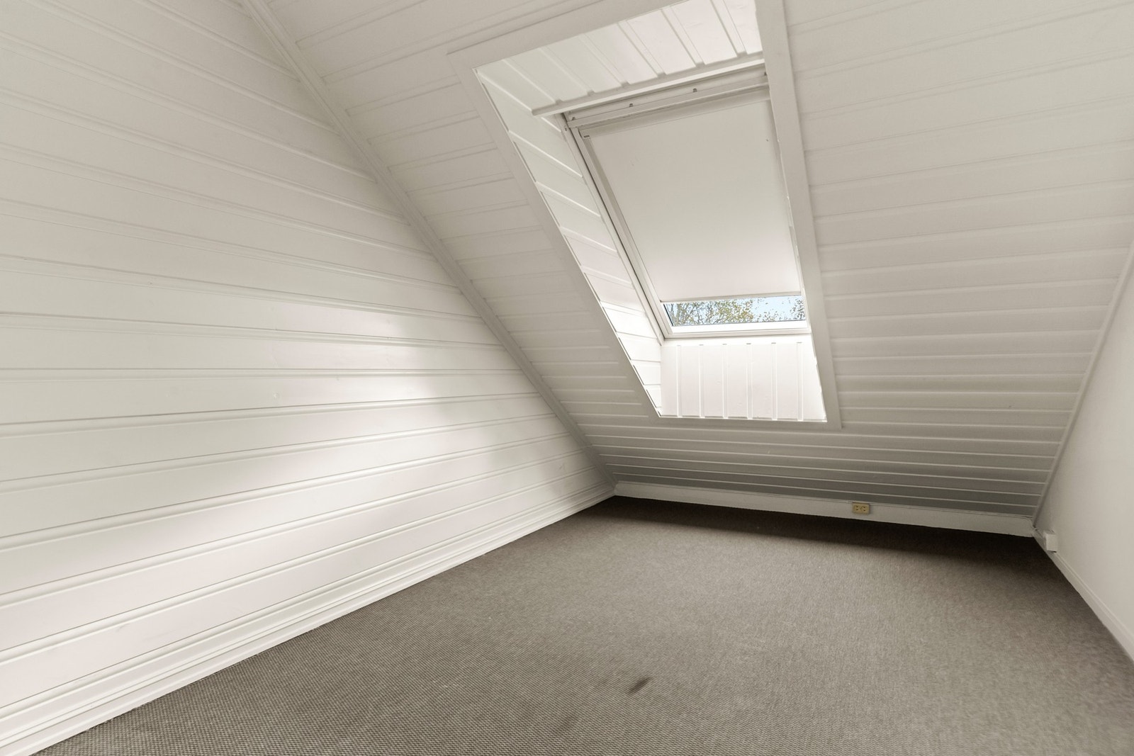 Soverom i andre etasje med takvindu Galleribilde