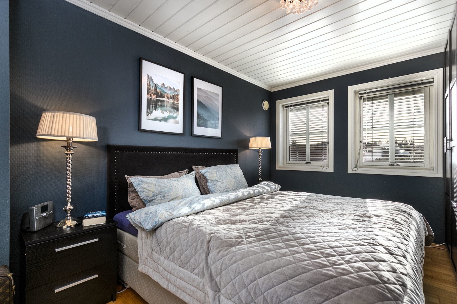 Boligen har tre romslige og lyse soverom, alle av samme høye standard og kvalitet som resten av boligen. Galleribilde