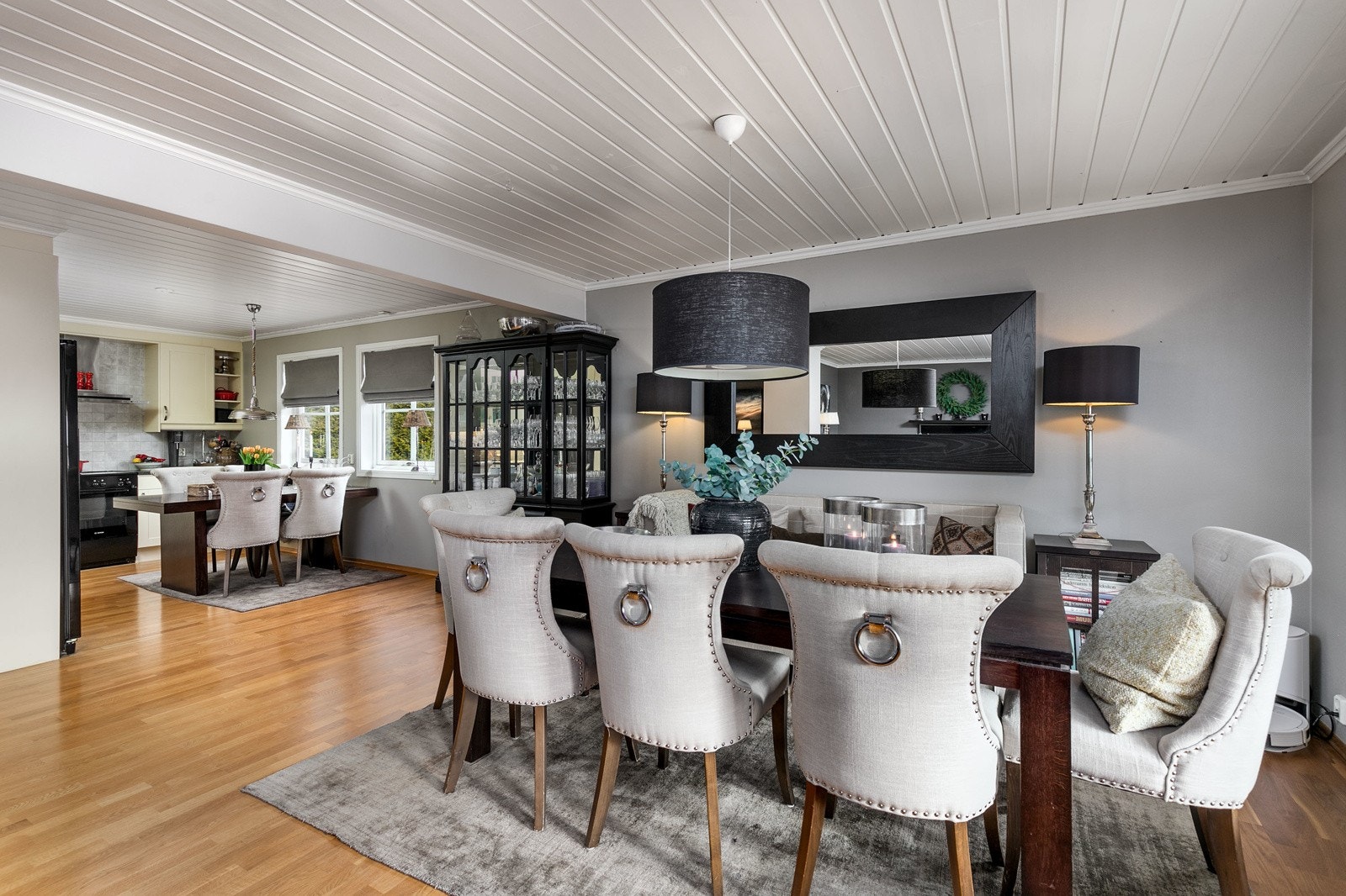 Her kan mange hyggelige middager tilbringes med venner og familie Galleribilde