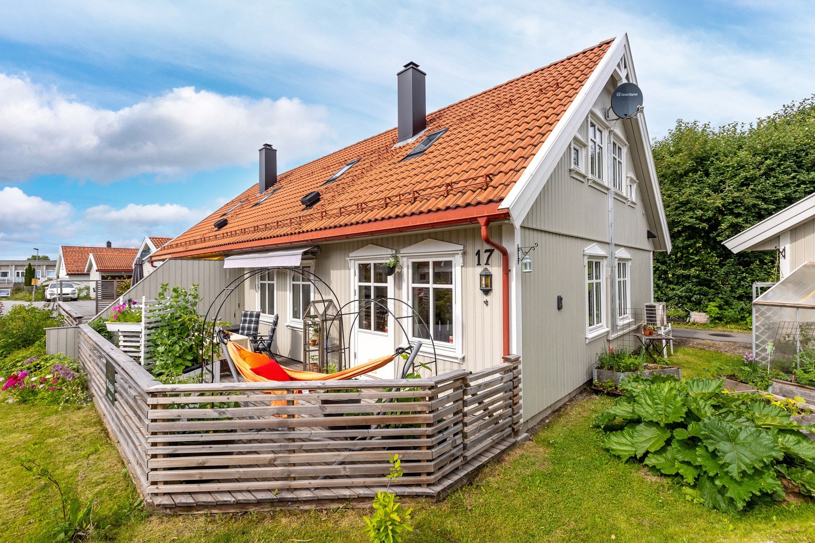 Hyggelig endebilig med grøntarealer rundt boligen. Galleribilde