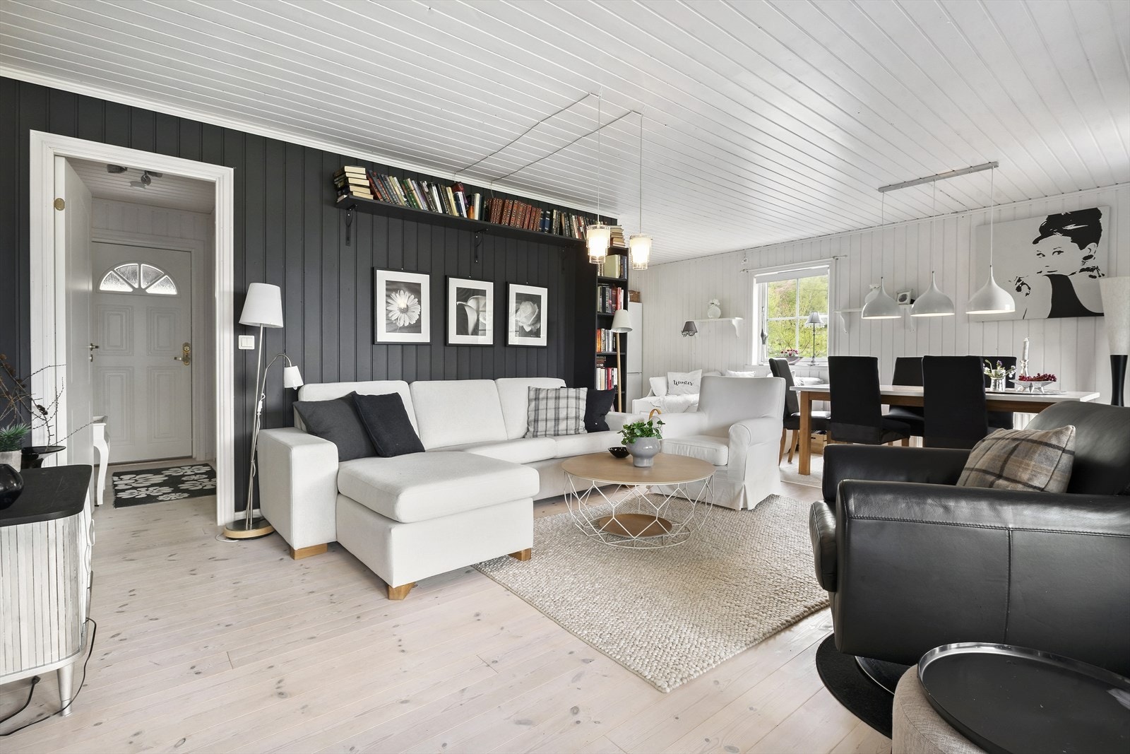 Stue med åpen løsning til kjøkken Galleribilde