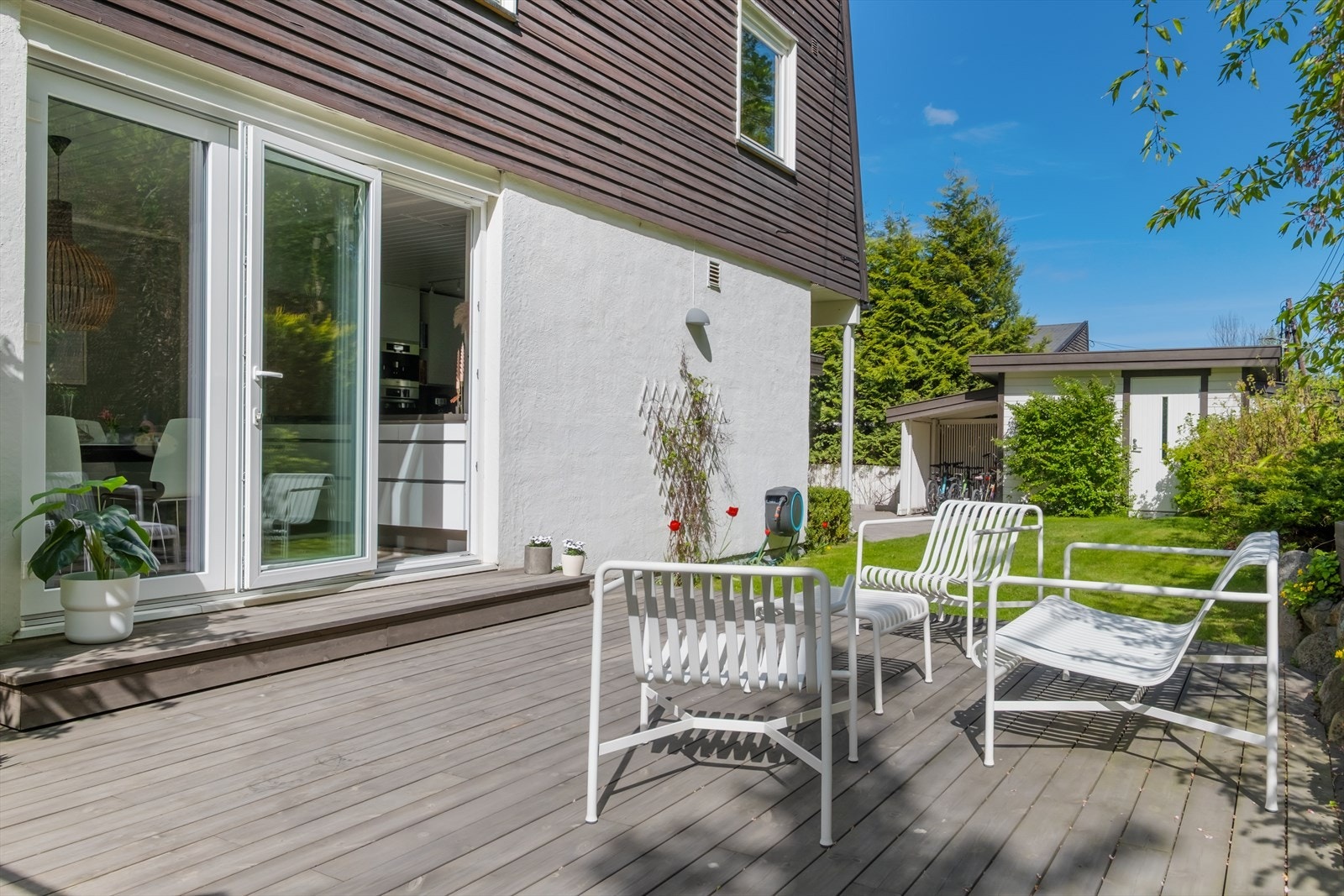 I 2020 ble det satt opp ny platting og foldedør ble montert(mot sør). Galleribilde