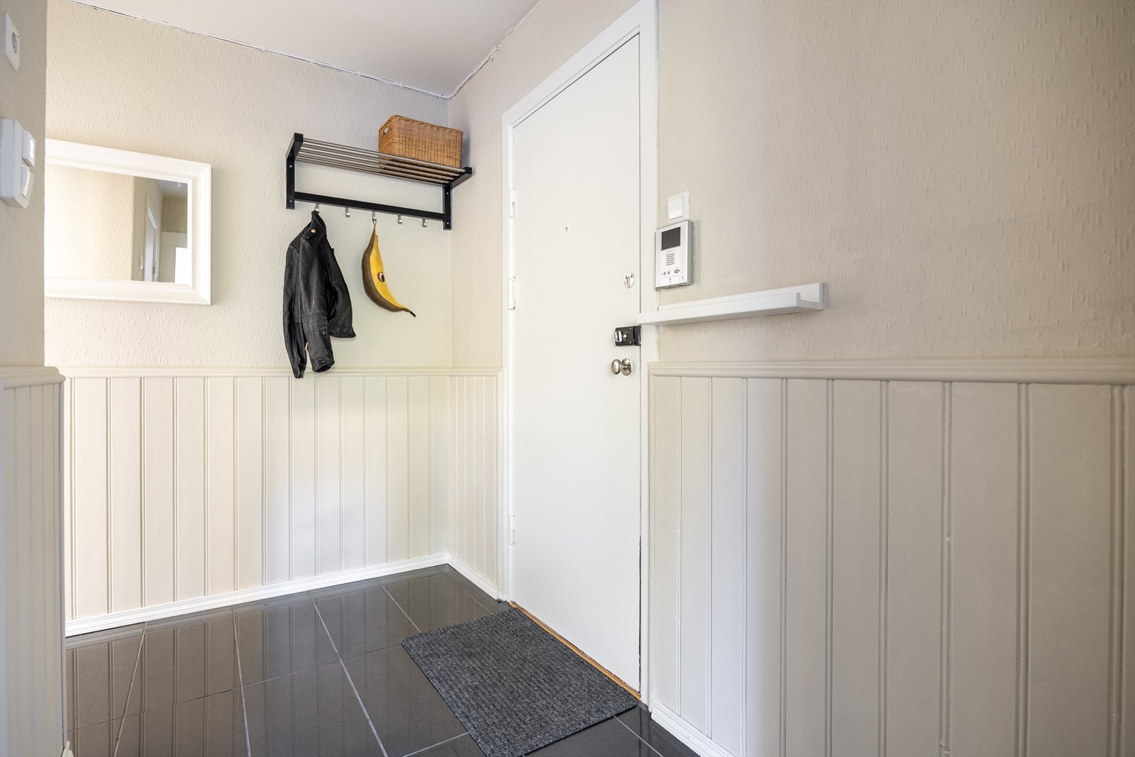 Boligen disponerer tre eksterne bod i kjeller på ca. 2 kvm, ca. 3 kvm og ca. 4 kvm Galleribilde