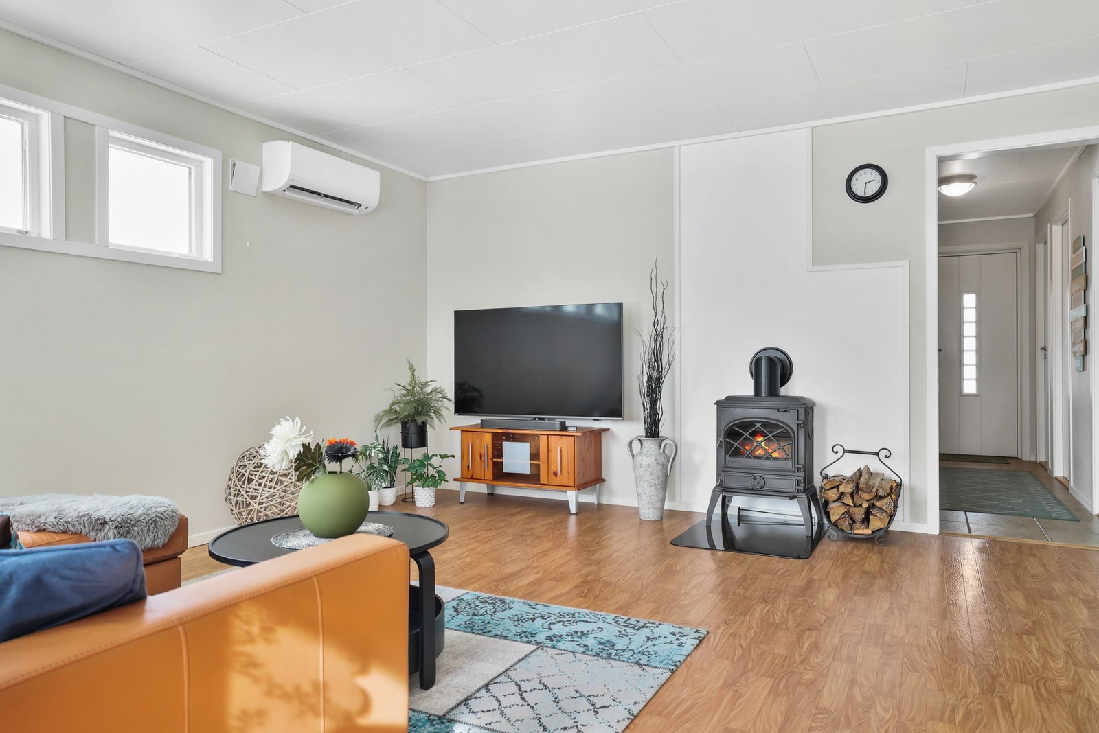 Fra stuen kommer du deg også ut til plattingen hvor det er enkelt å nyte morgen kaffen. Galleribilde